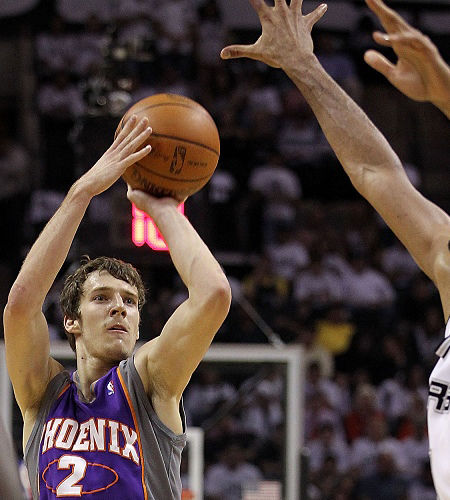 在他效力期 在他效力期