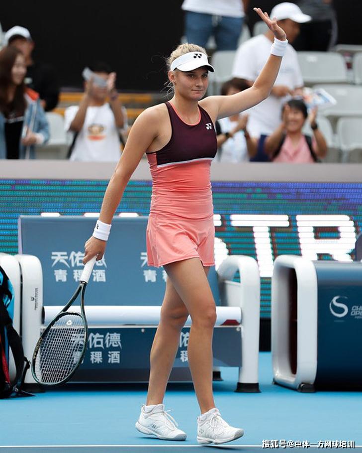 边后卫内收 边后卫内收