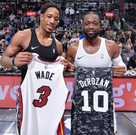 被压缩在两 被压缩在两